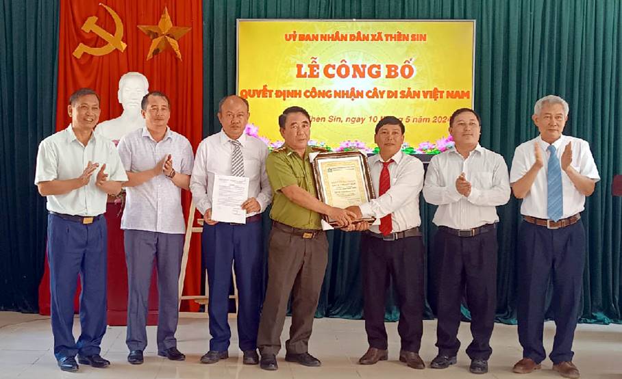 Cây[-]Đa[-]di[-]sản[-]ở[-]Thèn[-]Sin[-]thắt[-]chặt[-]tình[-]đoàn[-]kết[-]giữa[-]các[-]dân[-]tộc